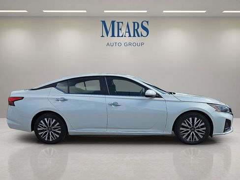 Used 2023 Nissan Altima 2.5 SV image 6