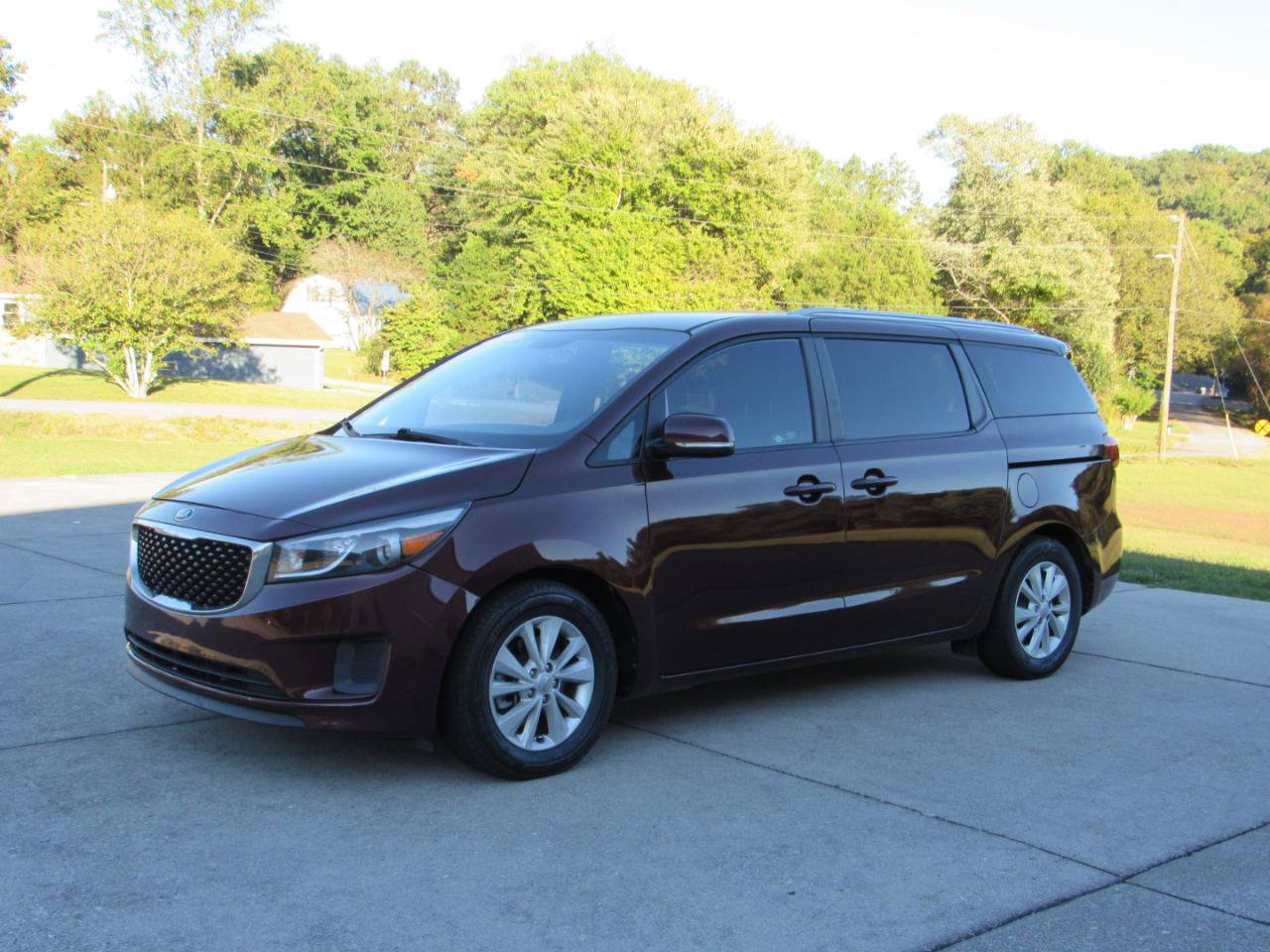 Used 2016 Kia Sedona LX w/ Option Group 020 FWD image 3