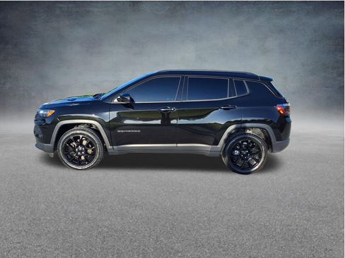 Used 2023 Jeep Compass Latitude AWD/4WD image 5