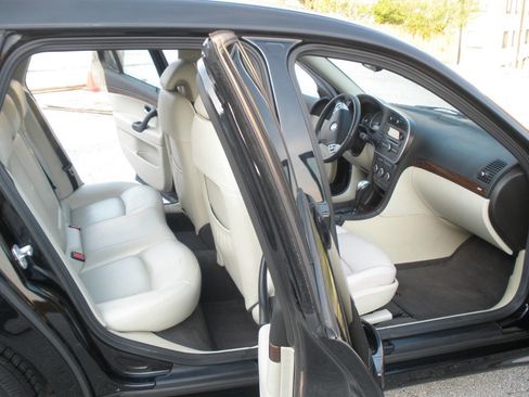 Used 2008 Saab 9-3 2.0T w/ Moonroof Package FWD image 22