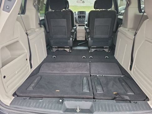Used 2012 Dodge Grand Caravan SXT FWD image 11