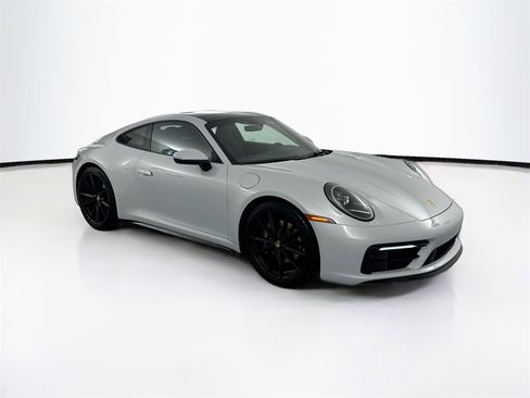 Used 2024 Porsche 911 Carrera image 3