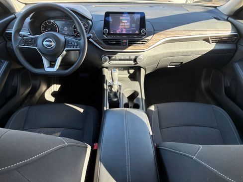 Used 2025 Nissan Altima 2.5 SV image 30