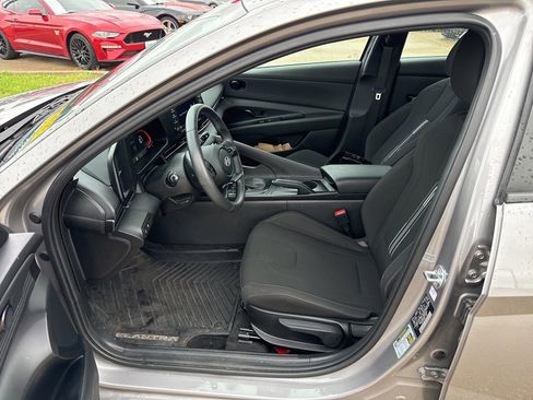 Used 2025 Hyundai Elantra Sport FWD image 19