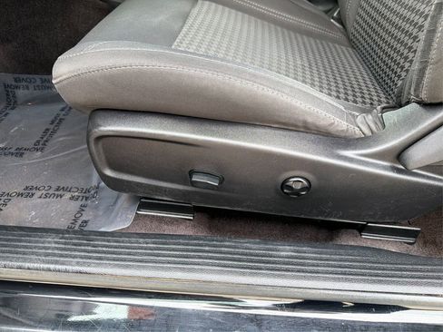 Used 2018 Dodge Challenger SXT RWD image 19