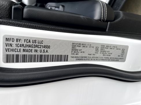 Used 2024 Jeep Grand Cherokee Altitude image 21