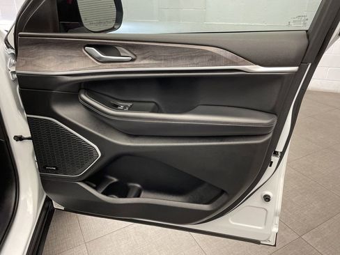 Used 2021 Jeep Grand Cherokee L Limited image 30