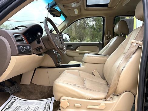 Used 2010 Chevrolet Suburban LT image 6