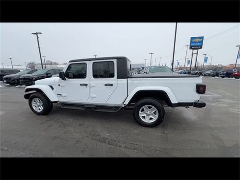 Used 2022 Jeep Gladiator Sport image 5