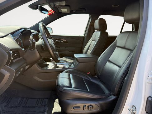 Used 2023 Chevrolet Traverse RS FWD image 9