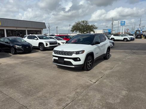 Used 2025 Jeep Compass Limited image 8