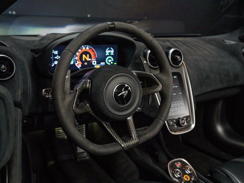 Used 2020 McLaren 600LT Spider RWD image 9
