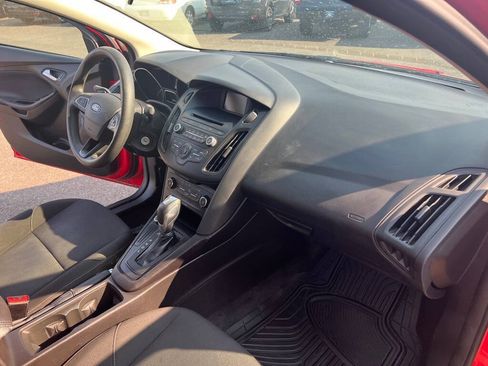 Used 2015 Ford Focus SE FWD image 15