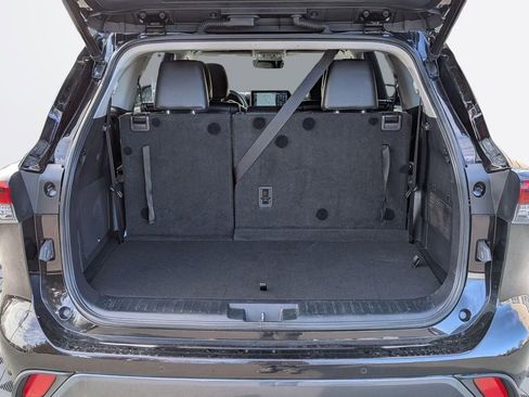 Used 2022 Toyota Highlander Limited image 24