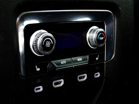 Used 2023 GMC Yukon XL Denali Ultimate AWD/4WD image 17