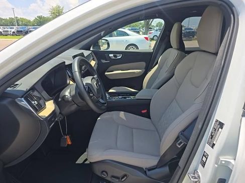 Used 2026 Volvo XC60 B5 Plus AWD/4WD image 4