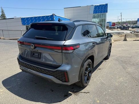 Used 2025 Volkswagen Tiguan SE R-Line image 7