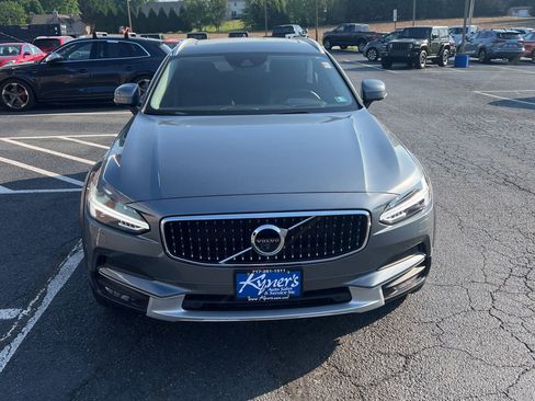 Used 2019 Volvo V90 T6 Cross Country w/ Advanced Package AWD/4WD image 9