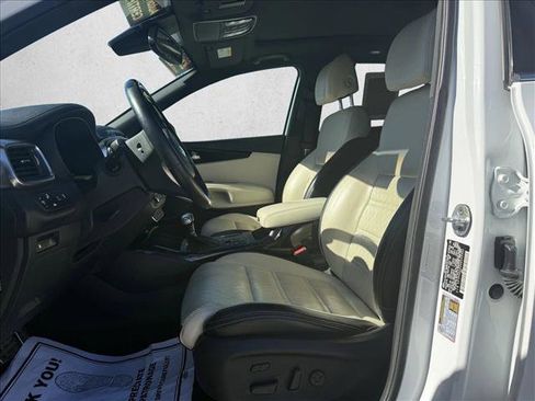 Used 2017 Kia Sorento SX image 10