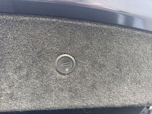 Used 2022 Tesla Model S image 40