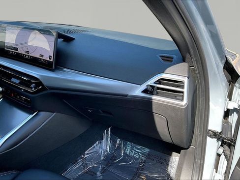 Used 2026 BMW 330i Sedan w/ M Sport Package image 18