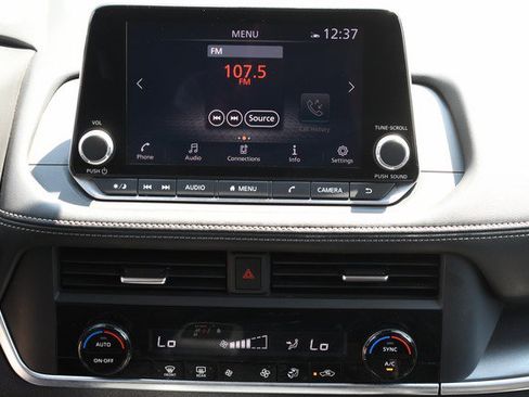 Used 2025 Nissan Rogue SV AWD/4WD image 19