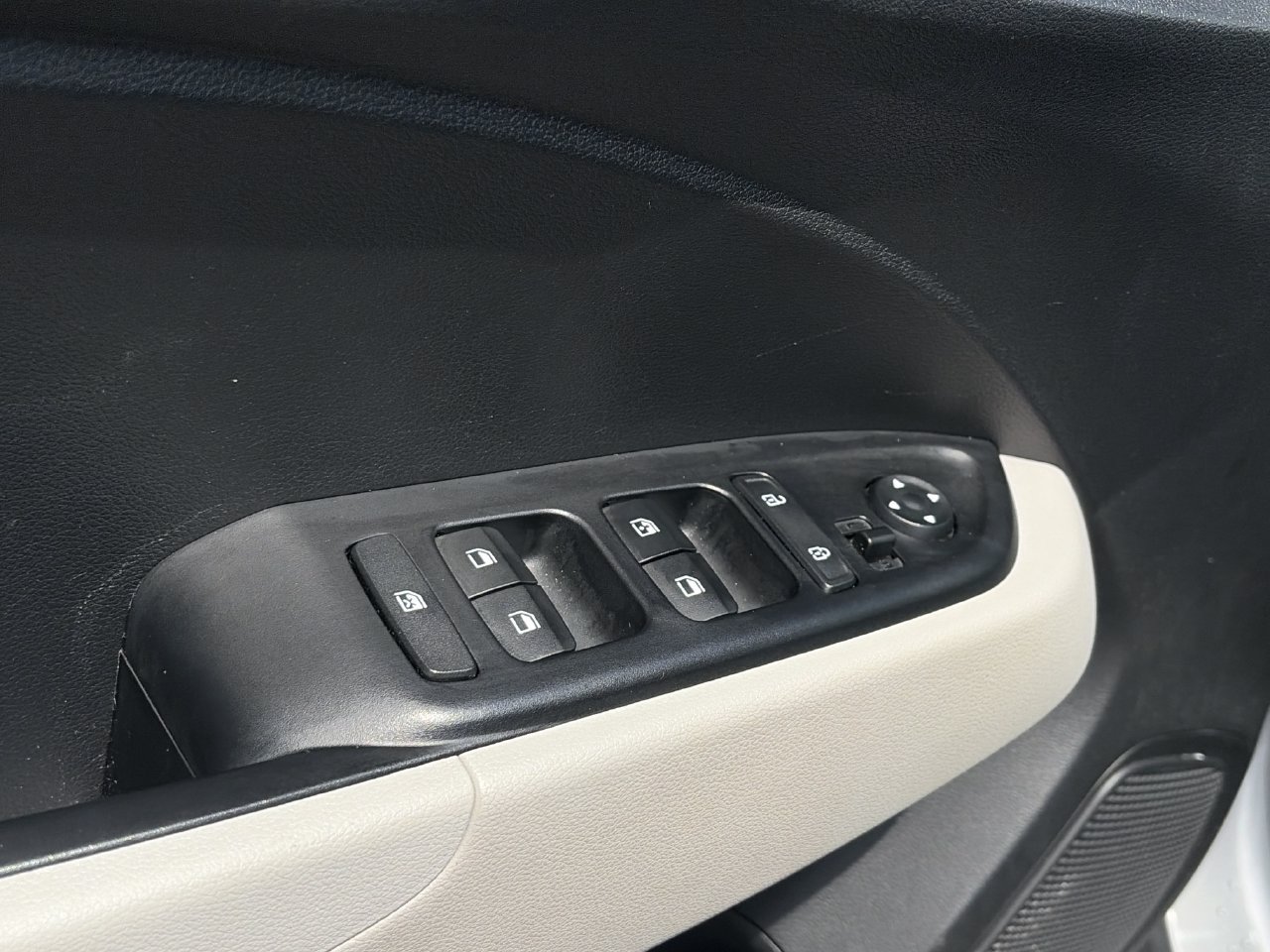 Used 2026 Hyundai Venue SEL FWD image 17