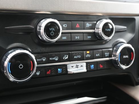 Used 2026 Ford F350 Platinum w/ Platinum Plus Package image 31