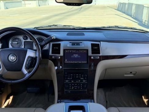 Used 2012 Cadillac Escalade Luxury image 33