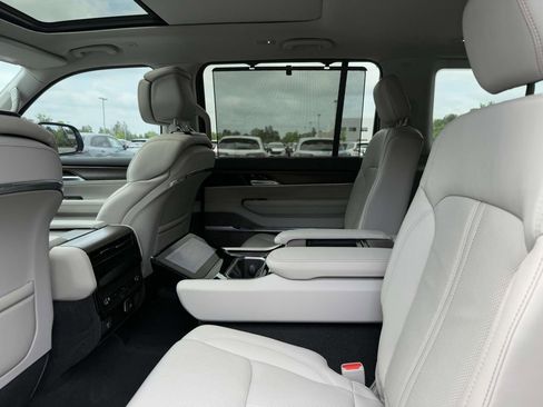 Used 2022 Jeep Grand Wagoneer Series I image 18