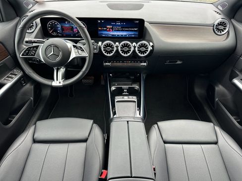 Used 2025 Mercedes-Benz GLA 250 4MATIC image 13
