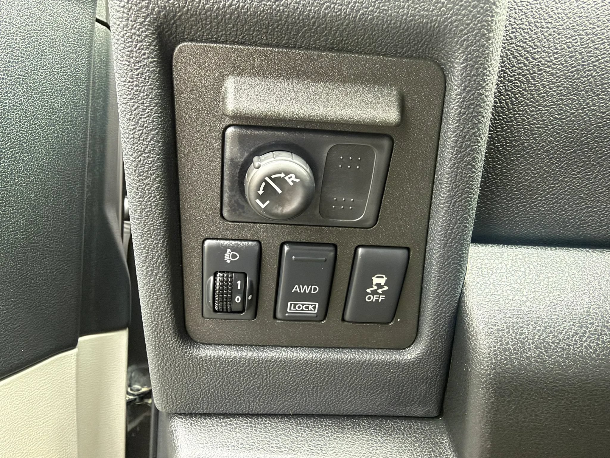 Used 2011 Nissan Rogue SV w/ SL Pkg AWD/4WD image 25