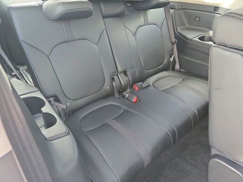 Used 2025 Honda Pilot EX-L image 17