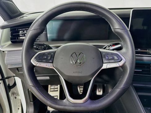 Certified 2025 Volkswagen Tiguan SE R-Line AWD/4WD image 13