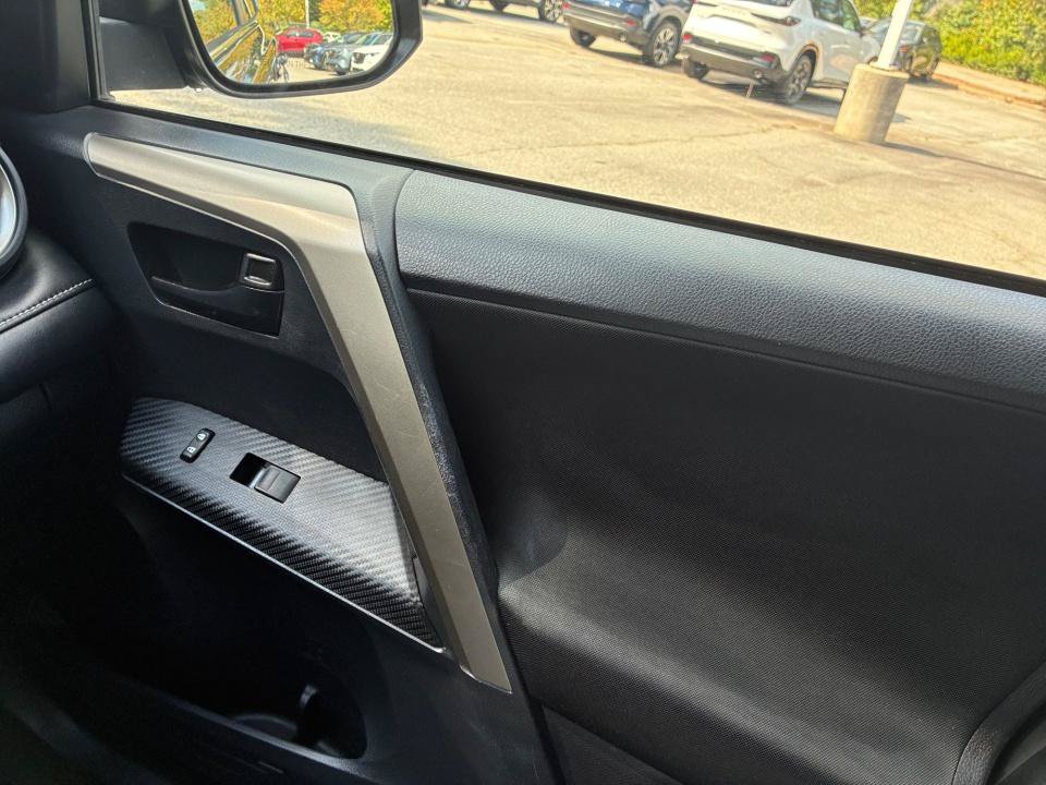 Used 2013 Toyota RAV4 XLE AWD/4WD image 35