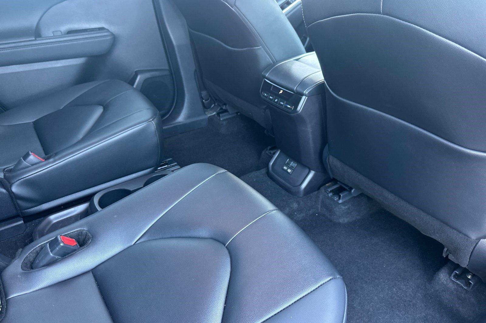 Used 2026 Toyota Highlander XLE AWD/4WD image 32