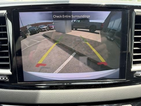 Used 2023 Chrysler Pacifica Touring-L FWD image 13