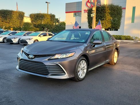 Used 2022 Toyota Camry LE image 6
