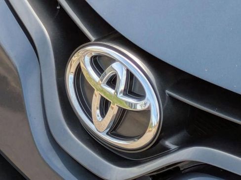 Used 2016 Toyota Corolla LE FWD image 9