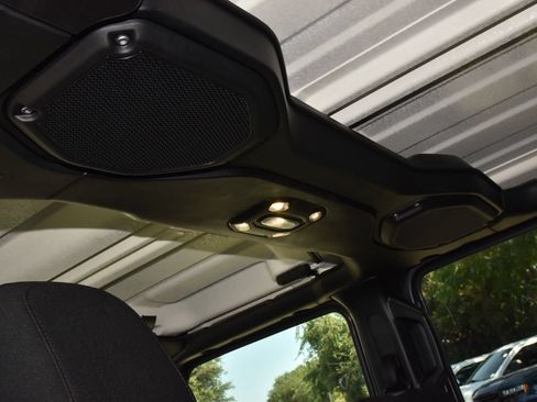 Used 2023 Jeep Gladiator Rubicon w/ Cold Weather Group AWD/4WD image 18