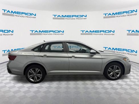 Used 2024 Volkswagen Jetta SE FWD image 6