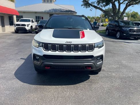 Used 2025 Jeep Compass Trailhawk AWD/4WD image 9