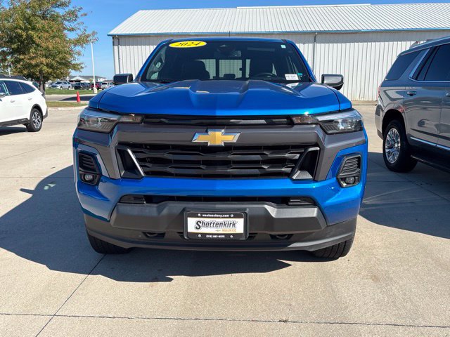 Used 2023 Chevrolet Colorado LT w/ LT Convenience Package III AWD/4WD image 3