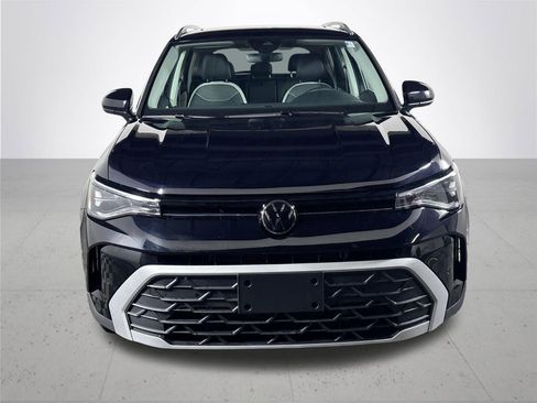 New 2025 Volkswagen Taos SE image 3