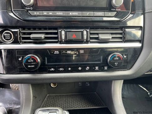 Used 2022 Nissan Pathfinder SV image 15