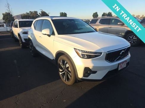 Used 2025 Volvo XC40 B5 Plus image 1