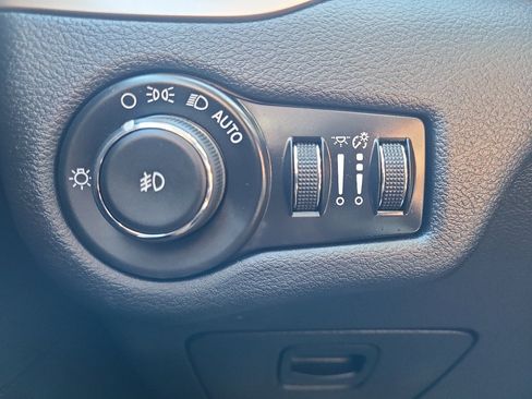 Used 2017 Jeep Cherokee Latitude image 14