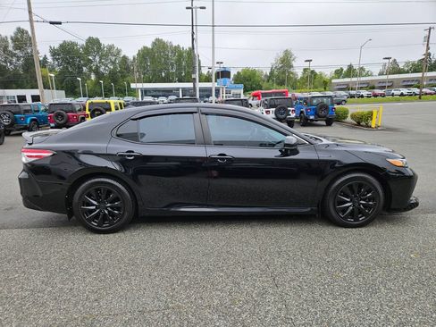 Used 2020 Toyota Camry LE FWD image 6