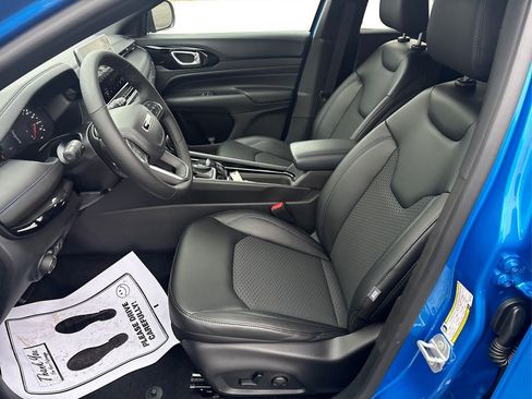 New 2026 Jeep Compass Latitude image 9