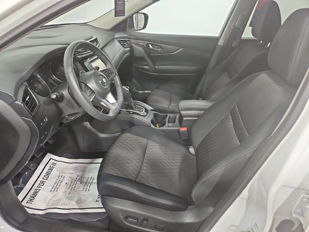 Used 2017 Nissan Rogue SV AWD/4WD image 10